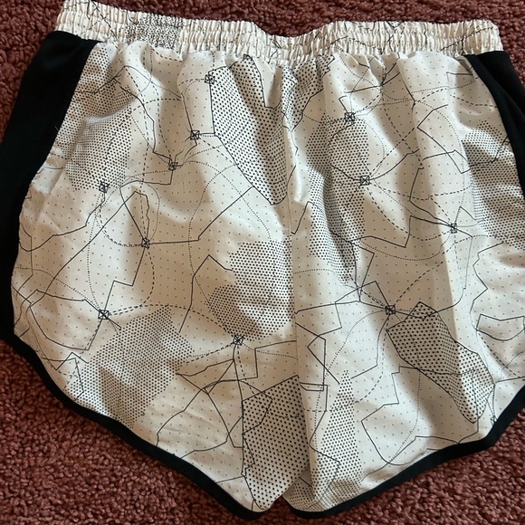 Under Armour USC Gamecock Women's White and Black Athletic Shorts - Picture 2 of 4